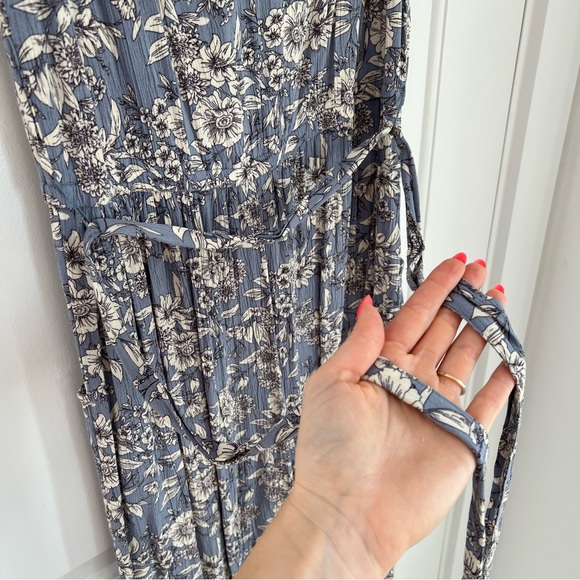 AEO Light Blue Cropped Floral Flutter Sleeve Jumpsuit - Picture 6 of 6